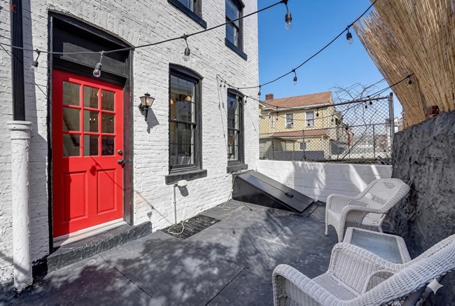 Building Photo - Luxury Home - Lawrenceville