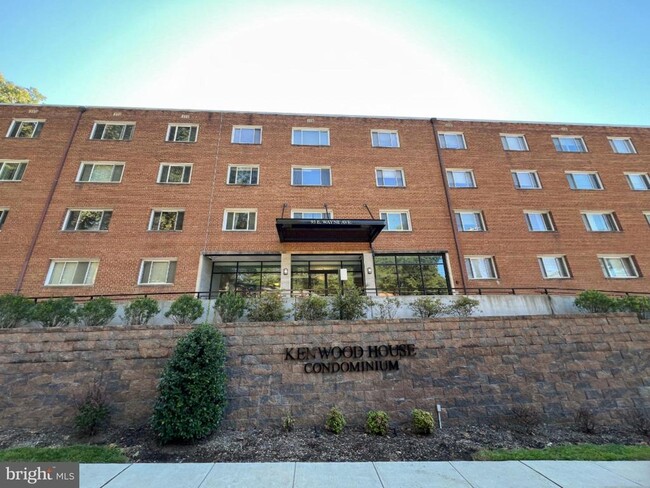 Building Photo - 95 E Wayne Ave