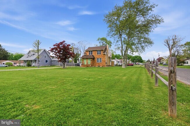 Building Photo - 1130 E Park Ave