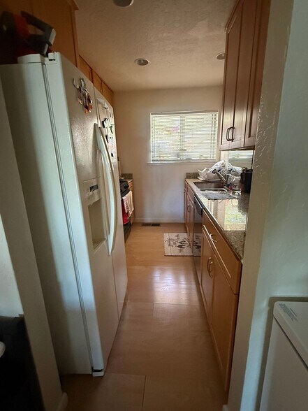 Building Photo - 504 Dogwood Dr