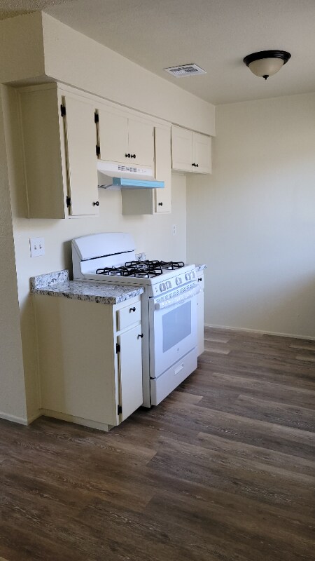 Building Photo - 15531 Barranca Way