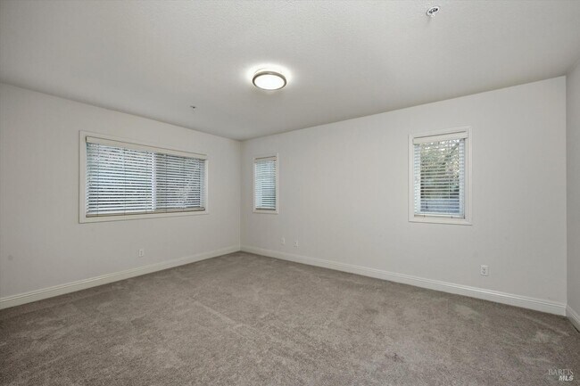 Building Photo - 155 Rosebud Ln