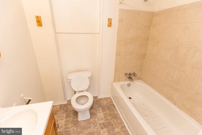 Building Photo - 2536 Amber St