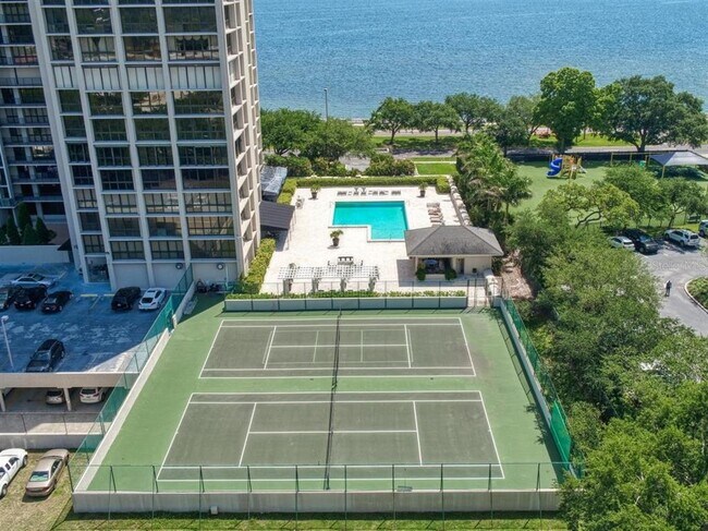 Building Photo - 3301 Bayshore Blvd