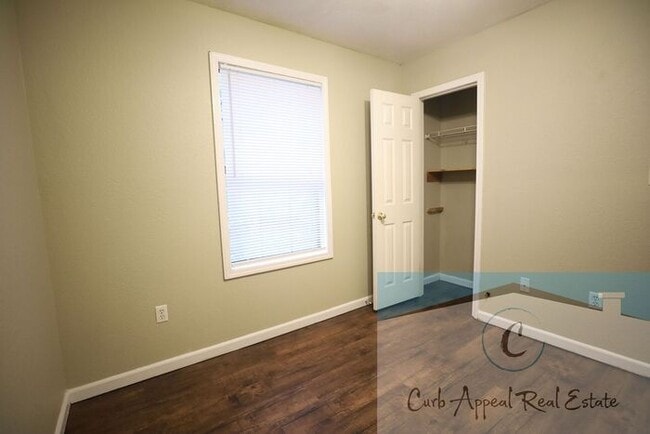 Building Photo - Recently renovated 2 bed, 1 bath apt - utilities included!! HUD accepted!