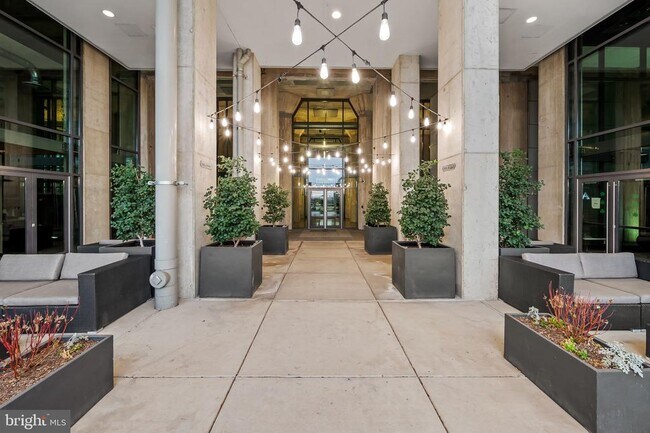 Building Photo - 1200 Steuart St