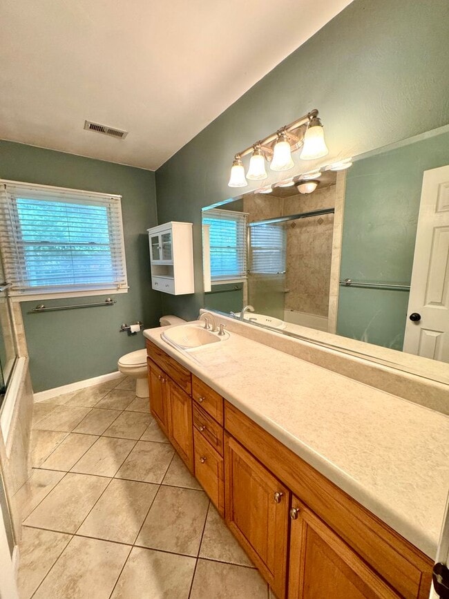 Building Photo - Quaint 3 bedroom/2 bath home