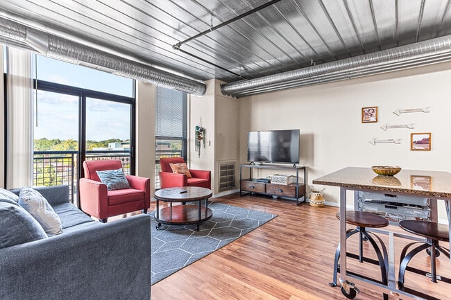 Primary Photo - 201 S 1st St