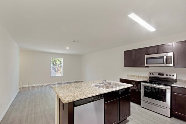 Building Photo - 2018 Richland Dr