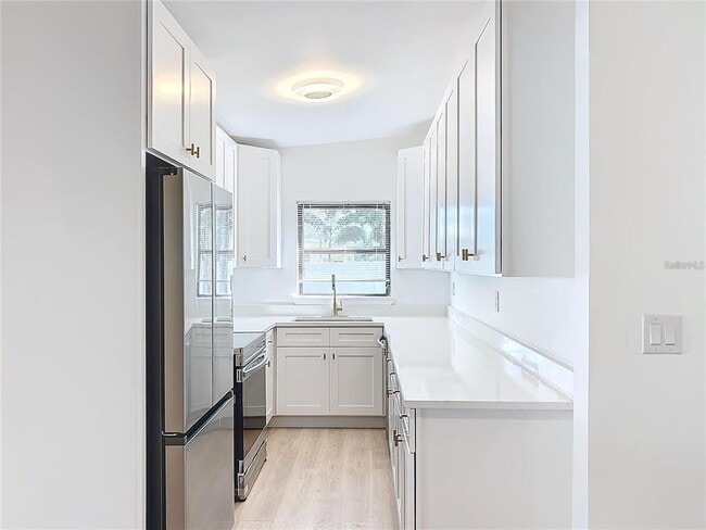 Building Photo - 213 James Dr