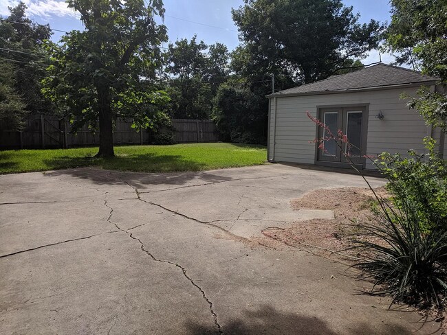 Building Photo - Charming and well-maintained home in the highly desirable Lakewood area of Dallas!