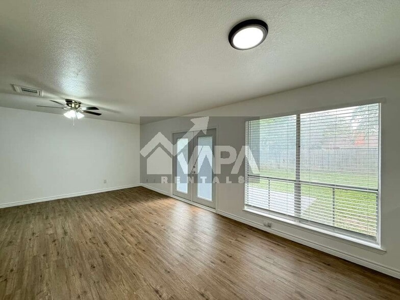 Building Photo - 9702 Hidden Ledge