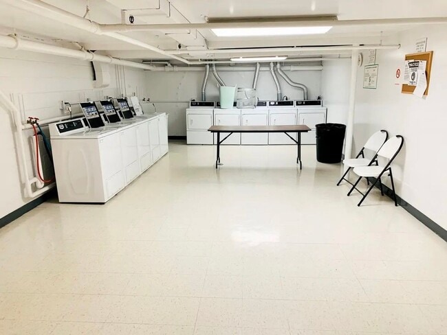 Building Photo - Beautiful 2-bedroom & 2-Bathroom Condo in ...