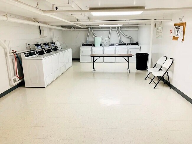 Building Photo - Beautiful 2-bedroom & 2-Bathroom Condo in Glenview