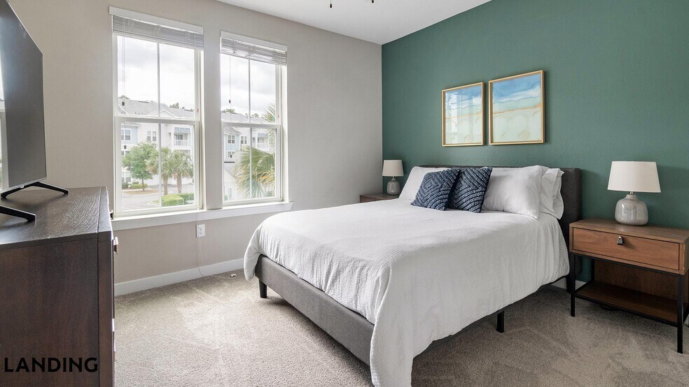 Building Photo - 215 Hunters Lk Wy