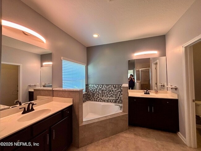 Building Photo - 15730 Spotted Saddle Cir