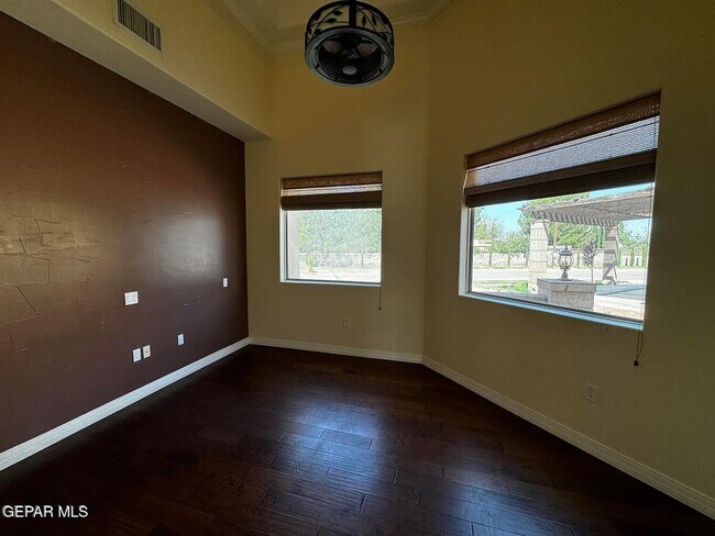 Building Photo - 5200 Garden Vly
