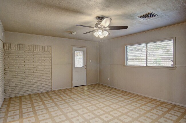 Building Photo - 1030 Monette Dr