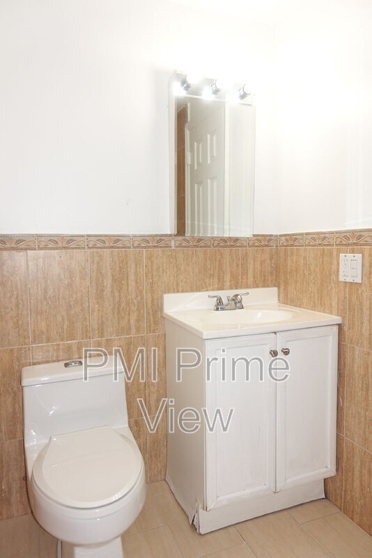 Building Photo - 495 NW 72nd Ave