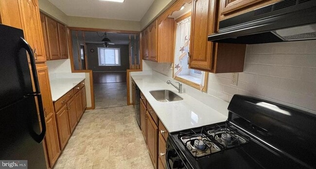 Building Photo - 21 W 2nd Ave