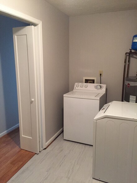 Laundry storage - 504 Mountain Park Rd