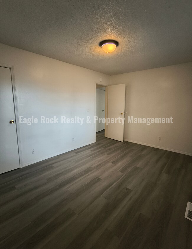 Building Photo - 4627 S 72nd East Pl