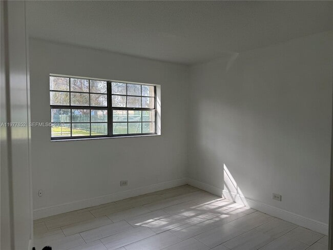 Building Photo - 8107 SW 72nd Ave