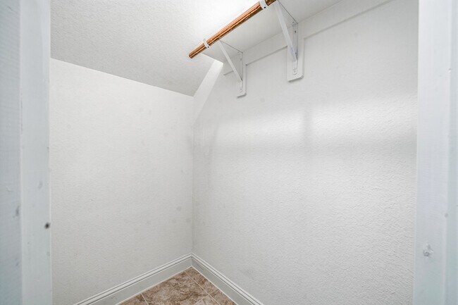 Building Photo - 3519 Sunburst Ct