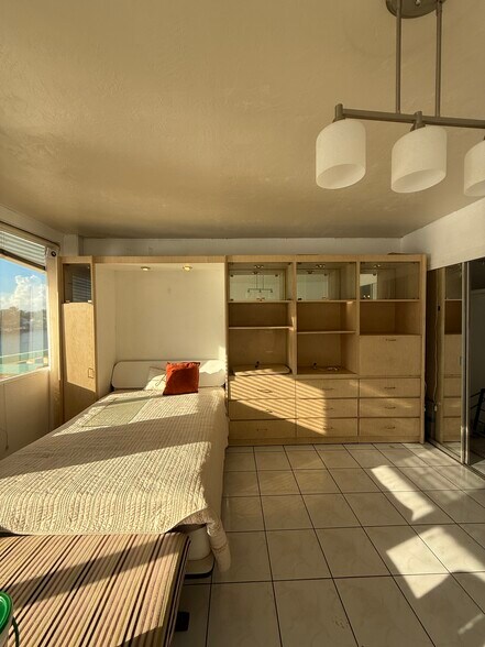 Building Photo - 6484 Indian Creek Dr