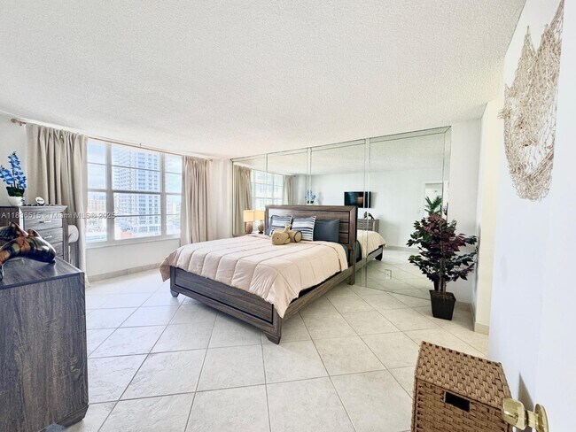 Building Photo - 3800 S Ocean Dr