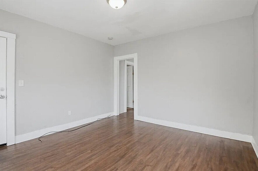 Building Photo - 31 Aetna St