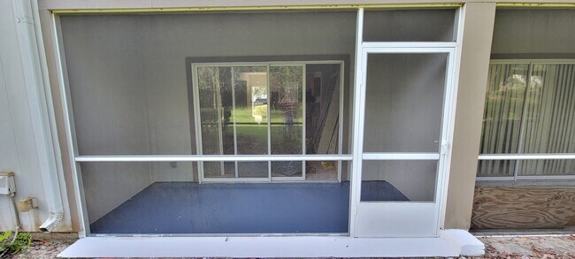 Building Photo - 6519 W Newberry Rd