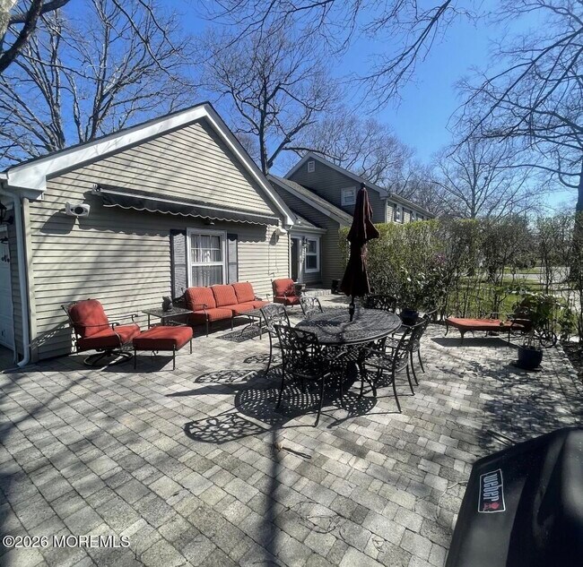 Building Photo - 506 6th Ave