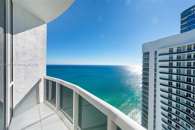 Building Photo - 15901 Collins Ave