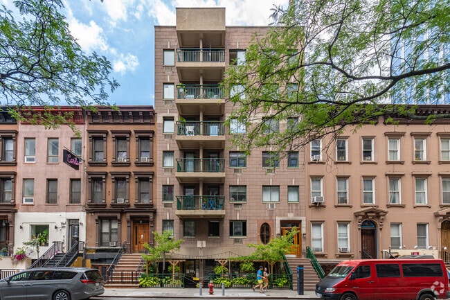 Building Photo - 325 W 51st St