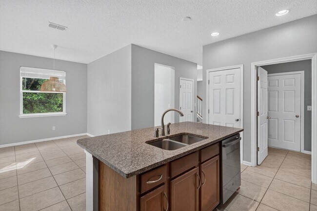 Building Photo - 13685 Goodson Pl