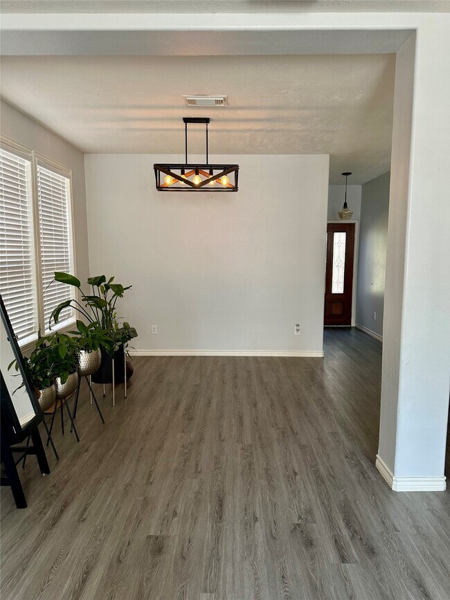 Building Photo - 9102 Rolling Rapids Rd