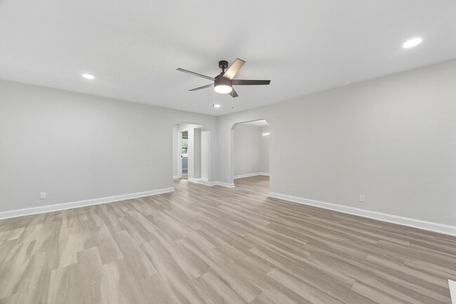 Building Photo - WELCOME TO WILLOUGHBY TERRACE!!!