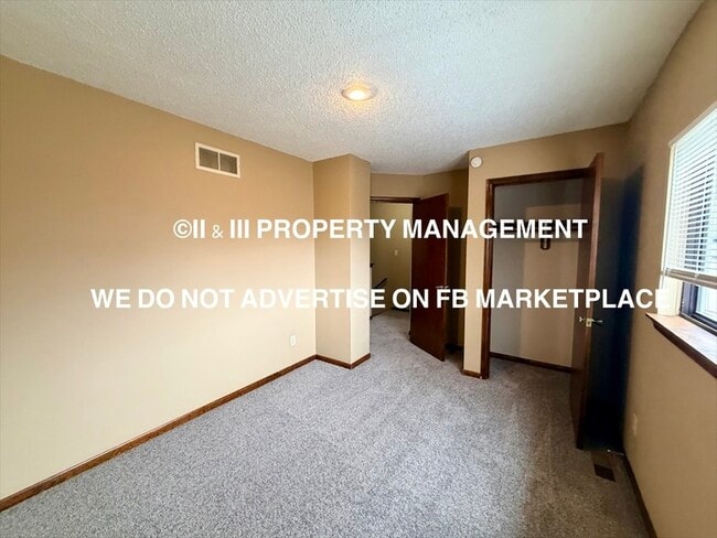 Building Photo - 1424 E Mart-Way Cir