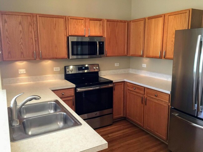 Building Photo - 525 Silverstone Dr