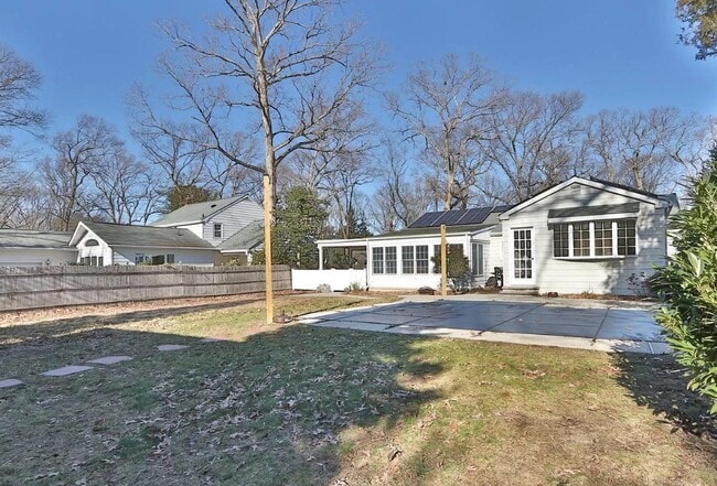 Building Photo - 404 Swarthmore Rd