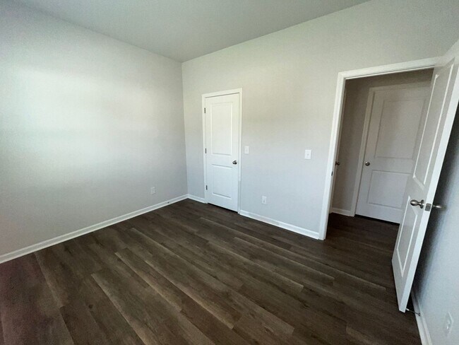 Building Photo - 503 Sandy Holw Dr