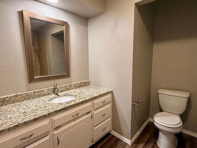 Building Photo - Updated 3 Bed 2 Bath Duplex in NW OKC