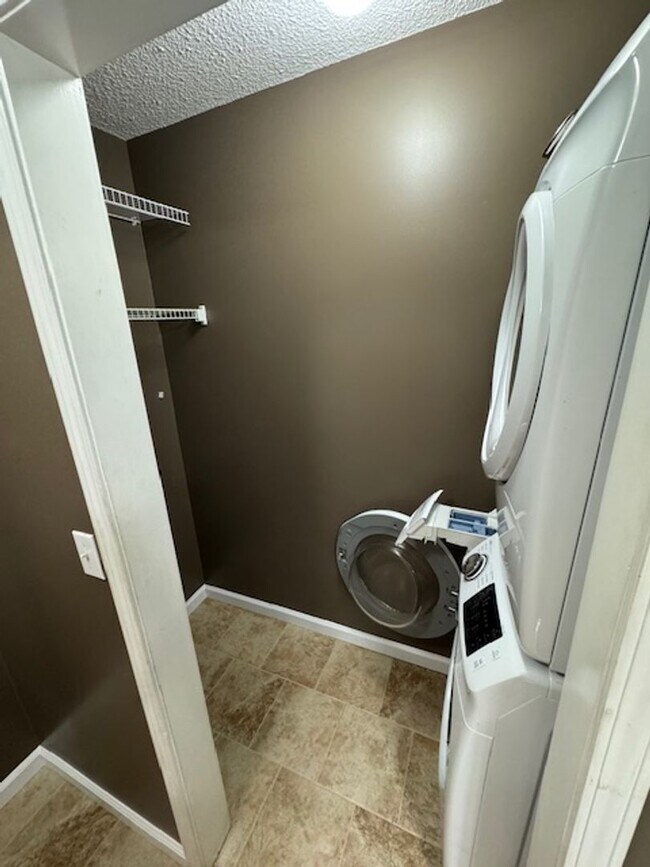 Building Photo - 2 Bed, 3 Bath Condo with Garage and  Flex ...