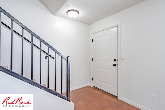 Building Photo - 2801 E 450 N