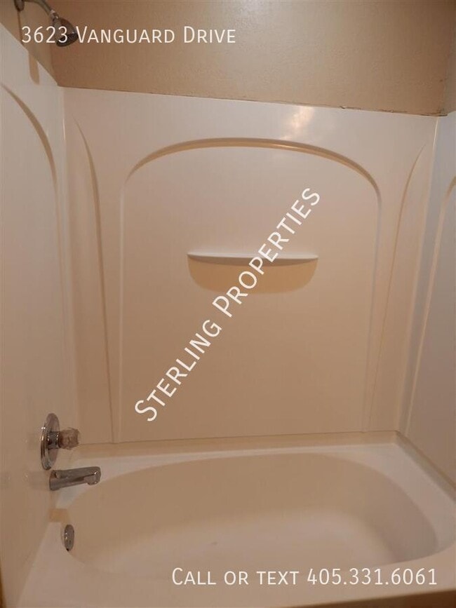 Building Photo - 3623 Vanguard Dr