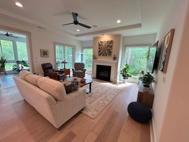 Building Photo - Beautifully appointed furnished 4 bedroom ...