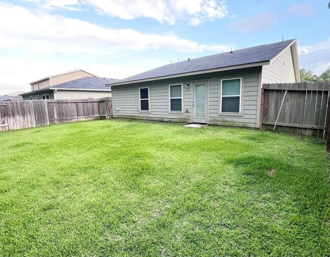 Building Photo - 15717 Del Norte Dr