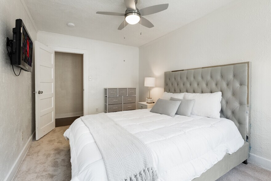 Brand new Queen bed and medium firm Tempur-Pedic mattress. - 2509 W 73rd St