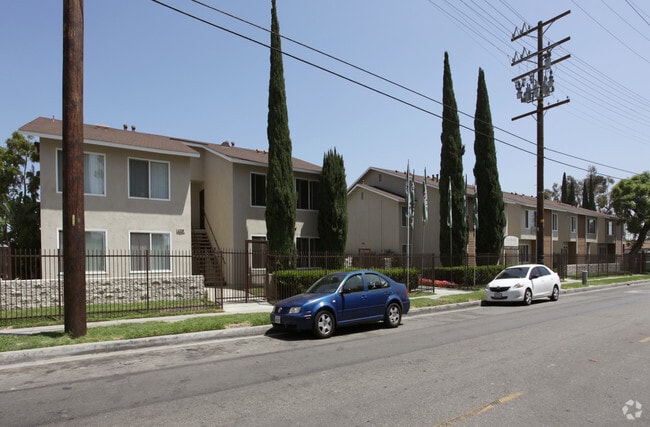 Primary Photo - Las Brisas Apartments